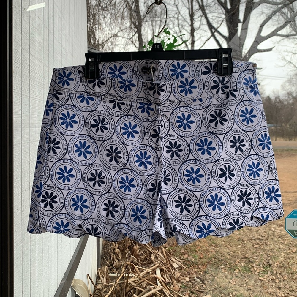 Serena scalloped short blue shorts with blue medallions